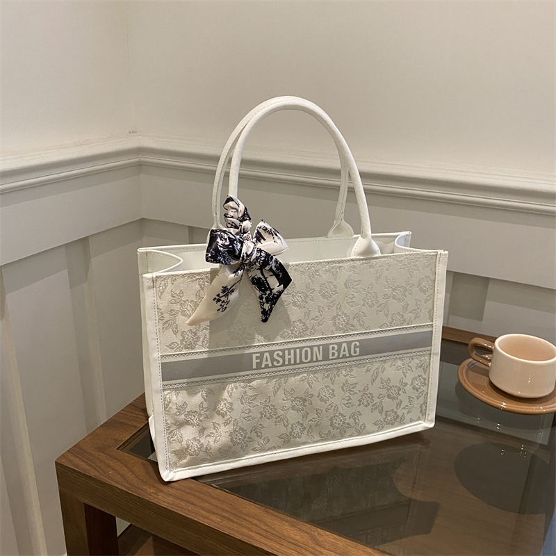 Luxury Bags Tote - Luxuriöse Elegante Damen-Tragetasche mit Stickerei-Blumenmuster PU-Leder
