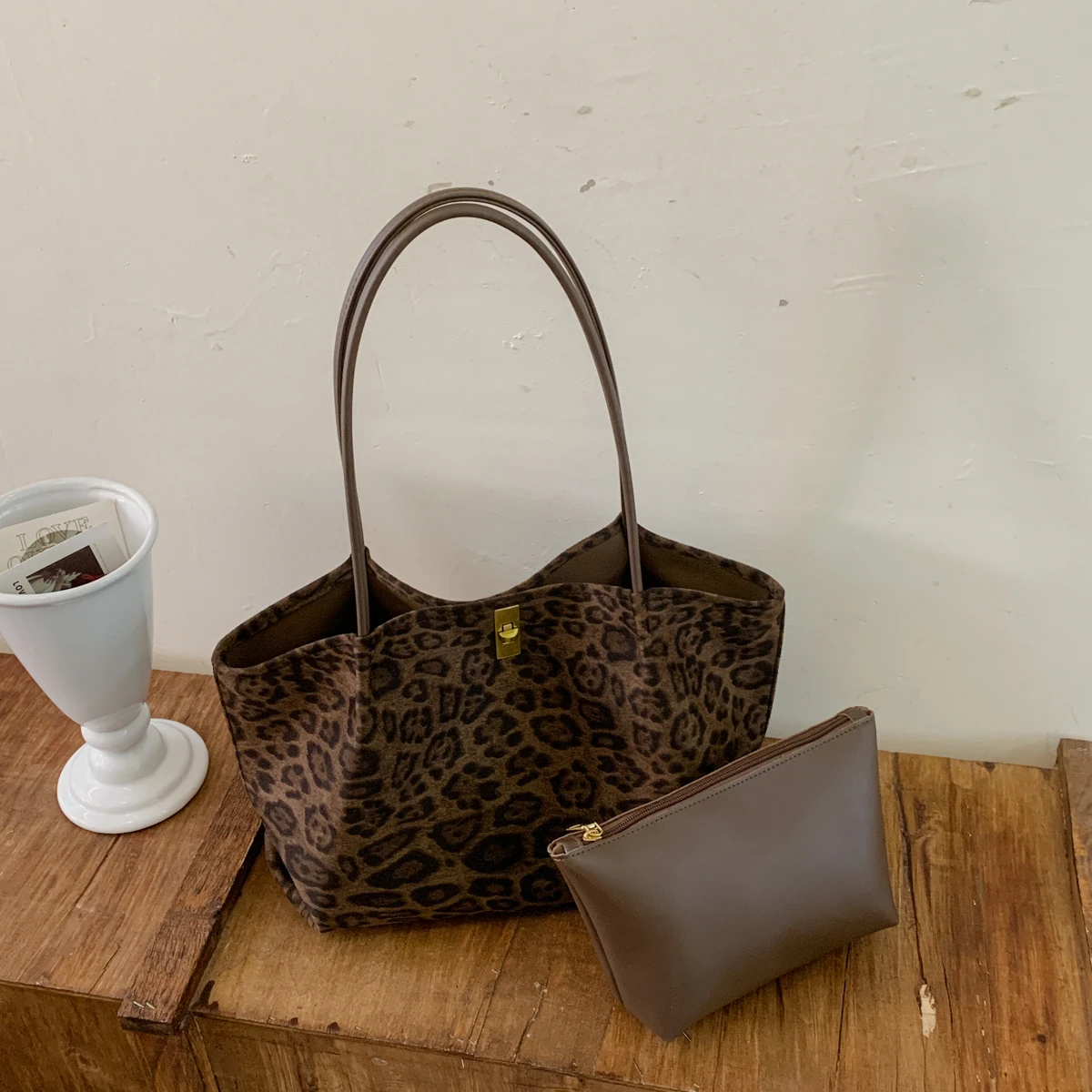 Retro-Handtasche aus Wildleder – Luxury Bags Tote Bewertung und Preis